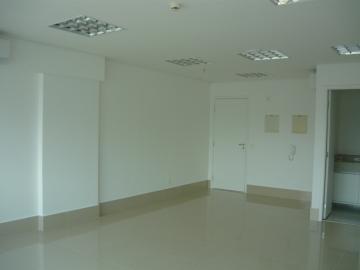 Campinas Centro Comercial Locacao R$ 1.100,00 Condominio R$579,25  1 Vaga Area do terreno 40.00m2 Area construida 40.00m2